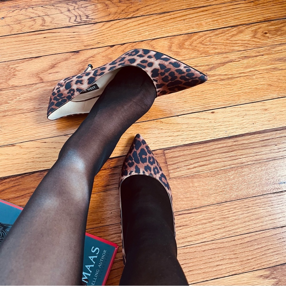 Preowned Round The Clock Sheer Black Girdle Top Pantyhose Size B